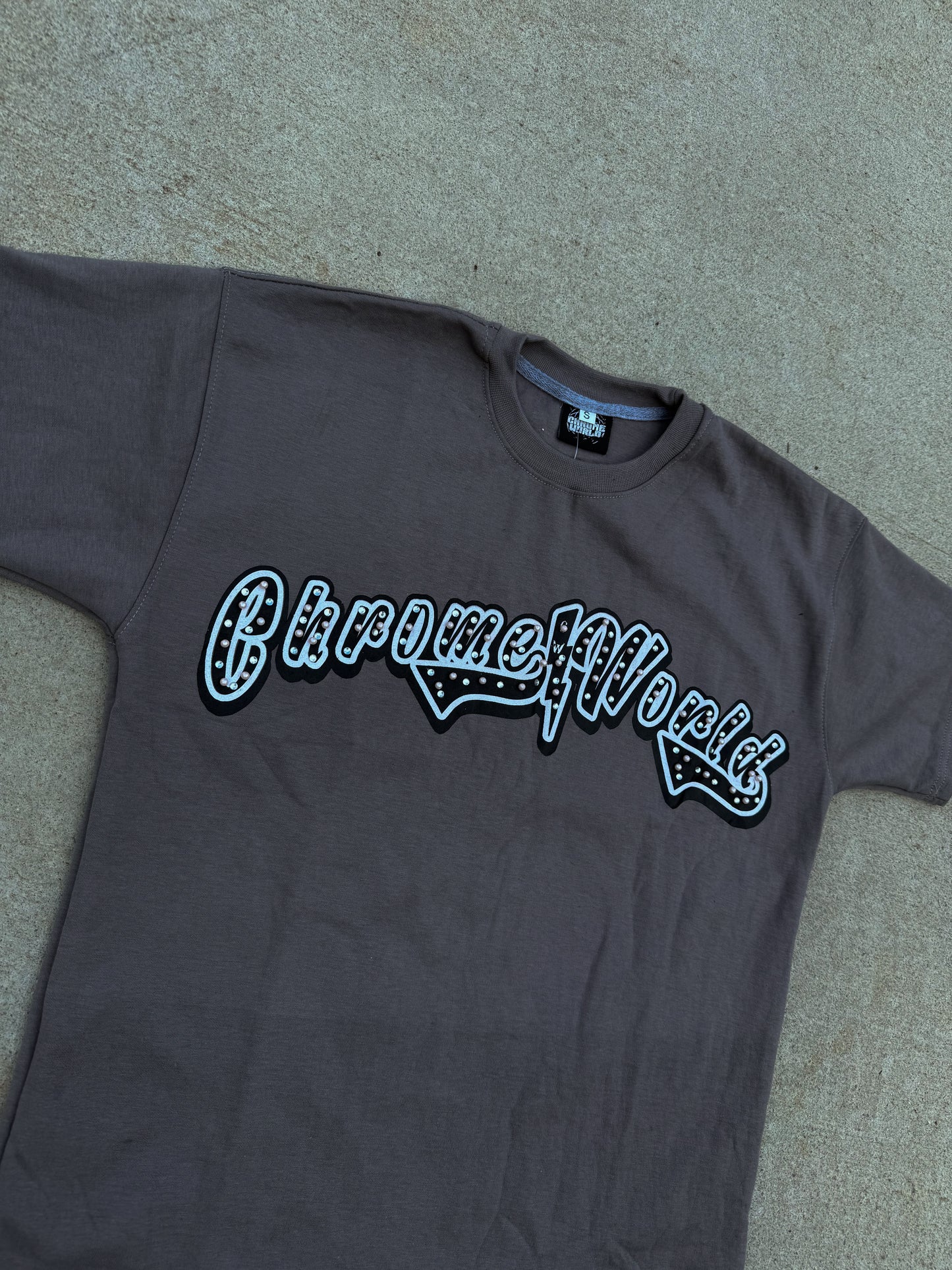 GREY CHROME WORLD SHIRT